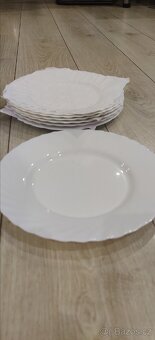 Sada bílých talířů - 3