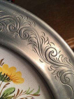 cínový talíř majolika a masivní montáž cín punc anděl - 3