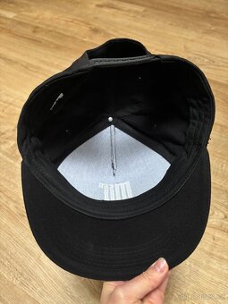 Černá snapback kšiltovka (divadla) Mír - 3