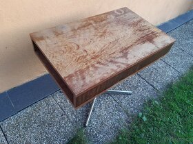 Televizní stolek dřevěný, otočný, na kovové noze. - 3