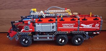 Lego technic letištní záchranné vozidlo - 3