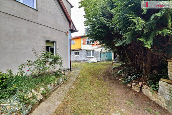 Prodej  P5 Lochkov 2 rodinné domy 320m2 pozemek 974m2 - 3
