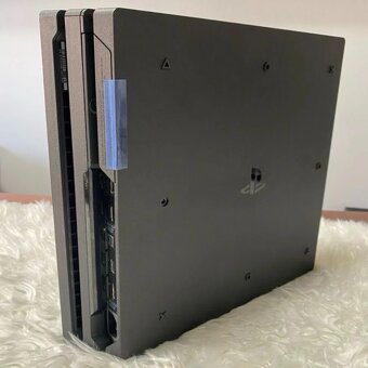 Playstation 4 PRO 1TB - 3