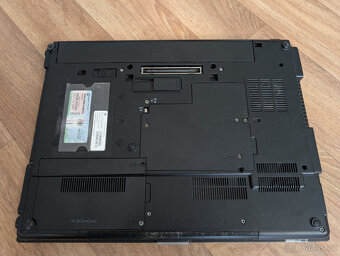 Notebook HP Elitebook 8530w a dokovací stanice - 3