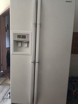 Americká lednička s ledovačem - 3