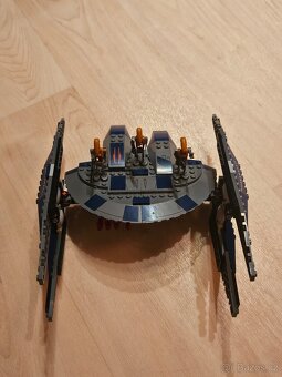 LEGO Star Wars 8016 Hyena Droid Bomber (2009) - 3