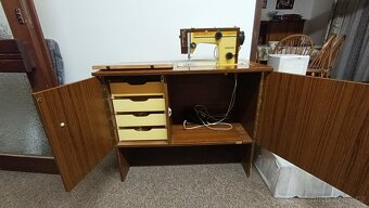 Skříňový šicí stroj Veritas - 3