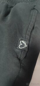 Dětské černé tepláky, vel. 128-134 - 3