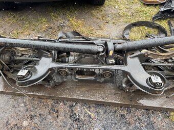 Zadni nápravnice Mercedes w204 - 3