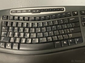 Bezdrátová multifunkční klávesnice a laserová myš Microsoft - 3