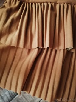 Rezavé šaty s volány - 3