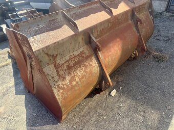 Čelní lopata volvo L45,50,60 - 3