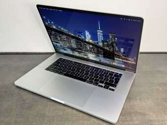 MacBook Pro 16'' 2019 / i7 / 16GB / 512GB SSD / Silver - D - 3