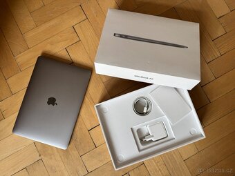 Space Gray MacBook Air M1 16GB 256 SSD - 3