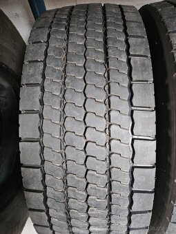 Záběrové nákladní pneu 295/60R22.5 - 3