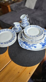 Prodej porcelánové sady talířů a hrnků. Celkem 29 ks. - 3