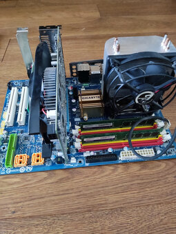 Základová deska GIGABYTE, CPU Core2Duo, 4G RAM, GPU HD5770 - 3
