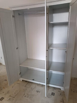 Bílá skříň (IKEA) 200 x 127 x 56cm - 3