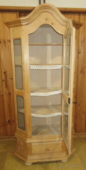 Vitrína z borovice z masivu - Výborný stav - 3