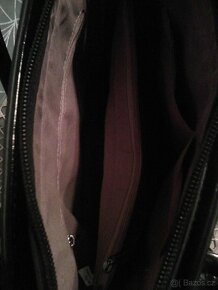 Krásná černá kabelka imitace krokodýla, lakovaná, NOVÁ - 3