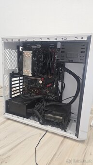 PC - i5 9600k, 32GB RAM - 3