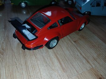Porsche 911 1:24 bburago Made in Italy - 3