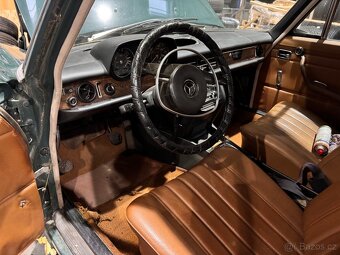 Mercedes Benz 114 US - 3