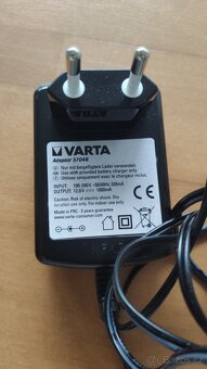 Varta USB nabíječka pro 4 AA/AAA baterie - 3