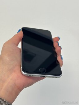 iPhone SE 2020 - 64GB - 100% baterie - 6M záruka - 3