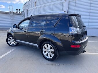 Mitsubishi Outlander 2,2 DI-D 4x4 7-miestny - 3
