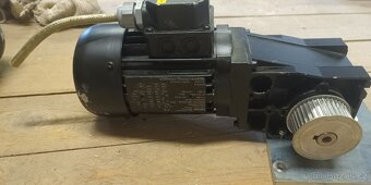 Elektromotor s převodovkou, obousměrný, 3 rychlosti - 3