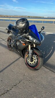 Yamaha R1 - 3
