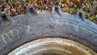 Pneumatika a zadní kolo 18.4/15-30 např. pro ZT303 - 3