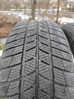 Prodán 2ks zánovních zimních pneu 205/50/17 Barum polaris 5 - 3