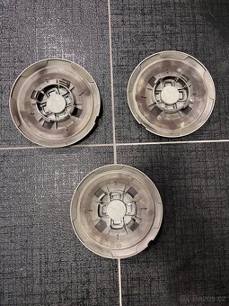 Abarth 500 středové kryty kol - 3