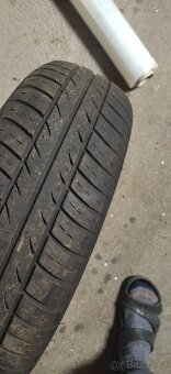 Prodám pneu a disky 13" na Felicii - 3