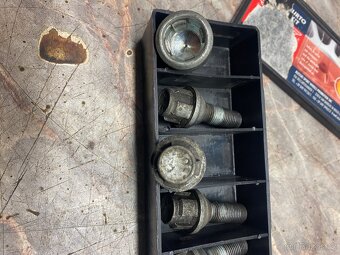 Bezpečnostní šrouby - 3