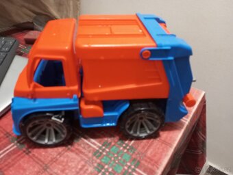 Velké popelářské auto - 3