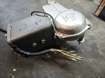 Motorek stěračů na Tatra 603 - 3