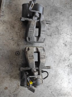 Levý zadní brzdič Passat b6 - 3