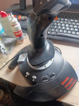 Joystick thrustmaster - 3