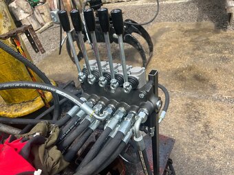 Nový 5 sekční hydraulický rozdělovač 80l - 3