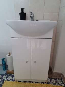 Koupelnová skříňka s umyvadlem - 3