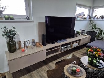 Závěsná skříň do obývacího pokoje studio Hanák - 3