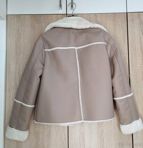 Přechodná biker bunda se všitým kožíškem About You - 3