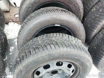 Prodám zimní pneu 205/55/16 se vzorkem 4,5 mm az 6,5 mm. - 3