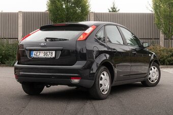 FORD FOCUS Ghia 1.6 85kw NOVÁ STK - 3