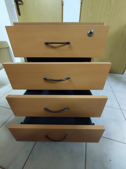 Kontejner 4-zásuvkový - 3