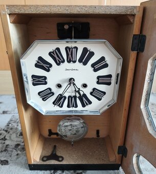 Nástěnné hodiny JANTAR - 3