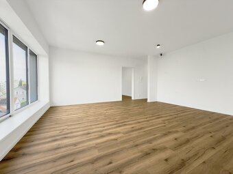 Moderní byt 3+kk s balkonem, parkovacím stáním a zahradou, l - 3